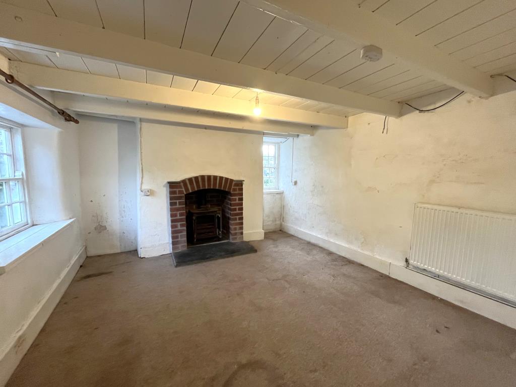 Lot: 9 - CHARACTER COTTAGE SITUATED ON LARGE PLOT WITHIN DESIRABLE WATERSIDE VILLAGE - Living Room with fireplace